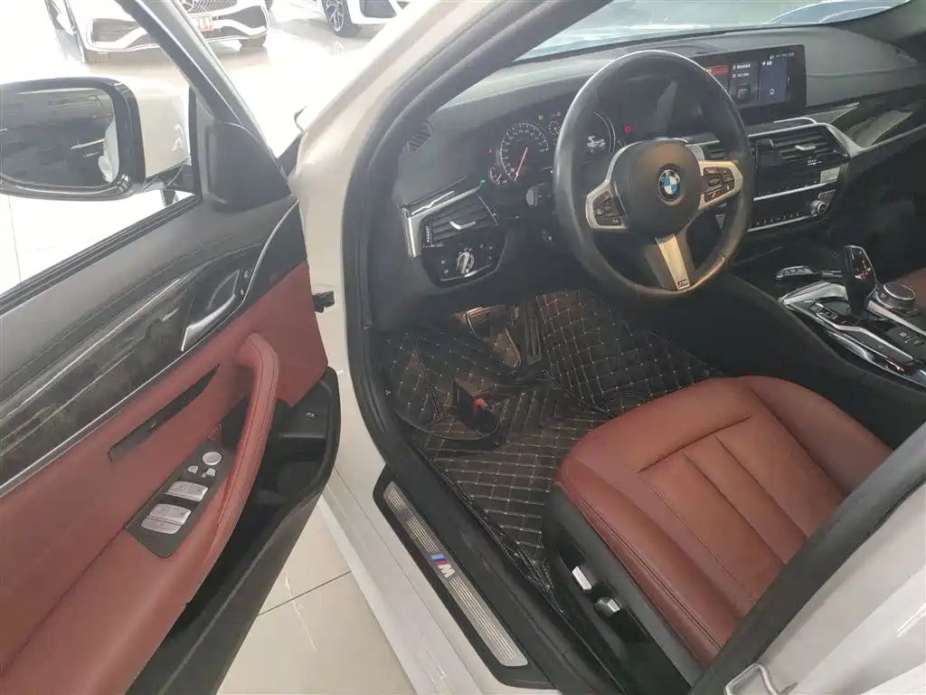 BMW 5 Series 2018 facelift 530Li leading M sports package купить на сайте DeffCars