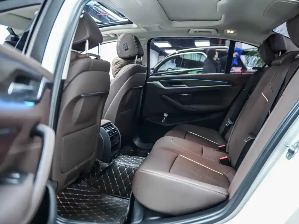 BMW 5 Series New Energy 2022 Model 535Le Luxury Package купить на сайте DeffCars
