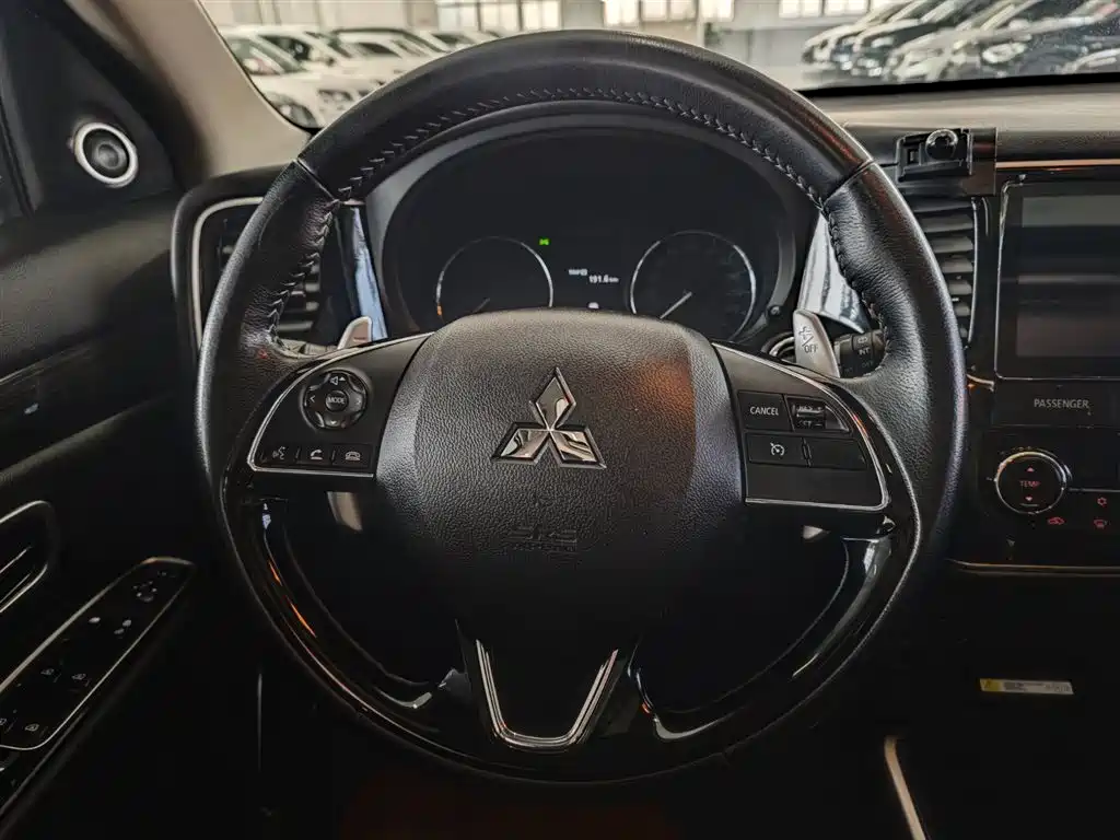 Outlander 2019 2.0L 2WD Enjoy Edition, 5 seats, National VI купить на сайте DeffCars