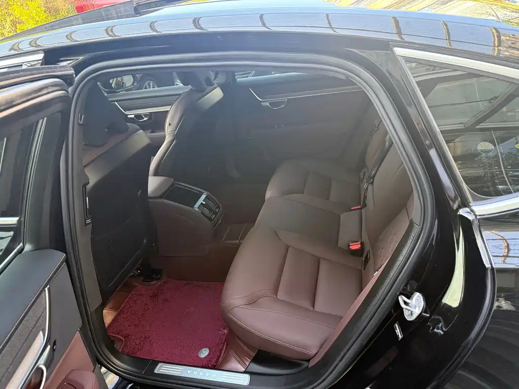 Volvo S90 2026 B5 Zhiyi Luxury Edition купить на сайте DeffCars