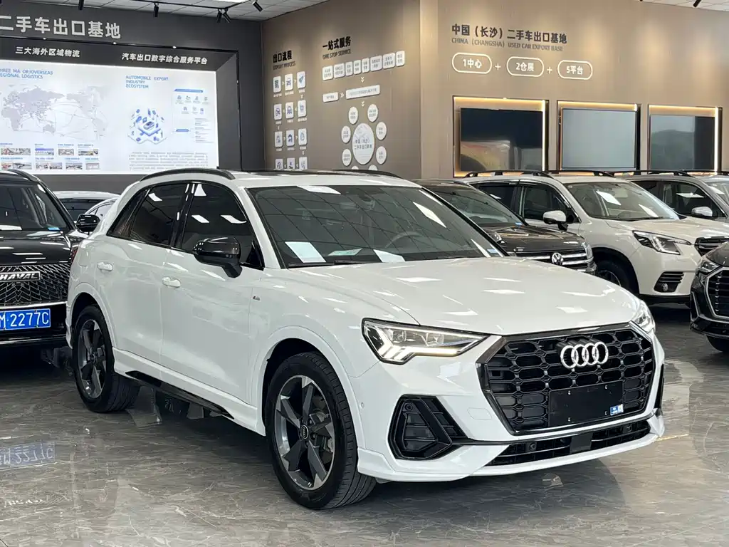 Audi Q3 2022 35 TFSI Fashionable and Dynamic купить на сайте DeffCars