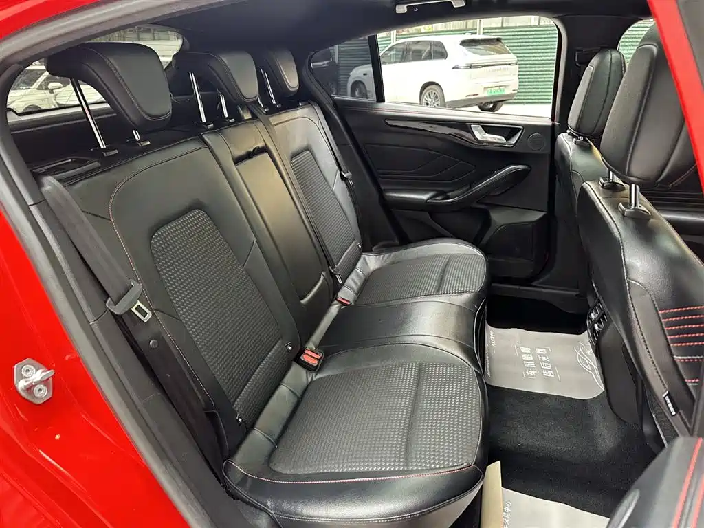 Focus 2021 Hatchback EcoBoost 180 Automatic ST Line купить на сайте DeffCars