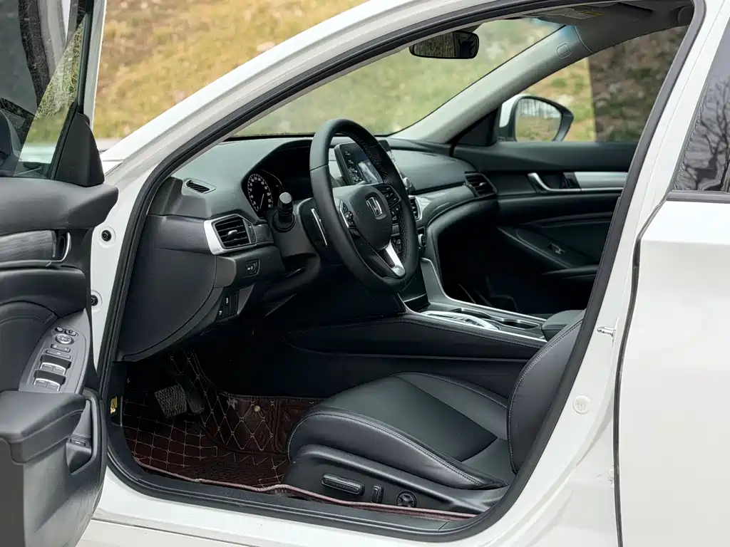 Accord 2018 Sharp Hybrid 2.0L Sharp Collar Edition National VI купить на сайте DeffCars