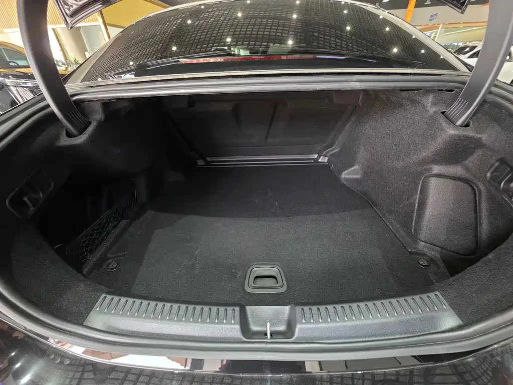 Mercedes-Benz E-Class 2025 E 300 L Luxury Model купить на сайте DeffCars