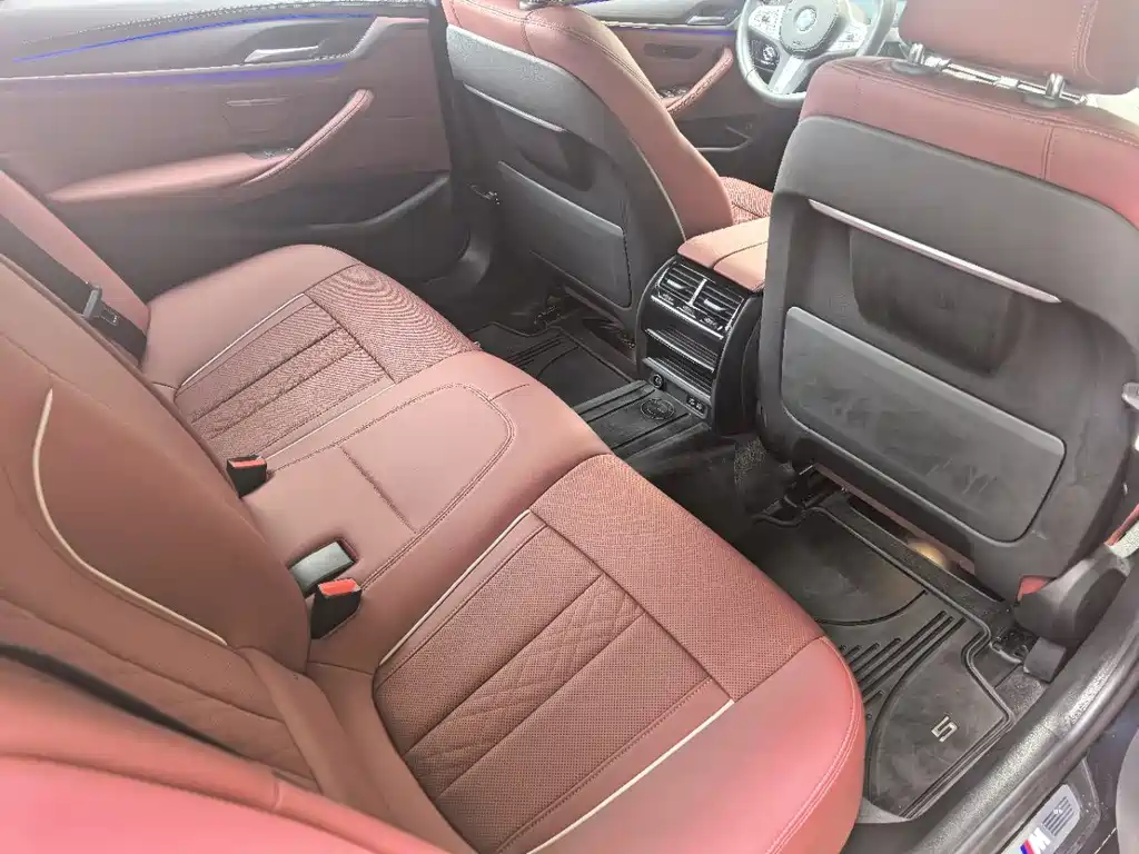 BMW 5 Series 2023 530Li Leading M Sports Package купить на сайте DeffCars