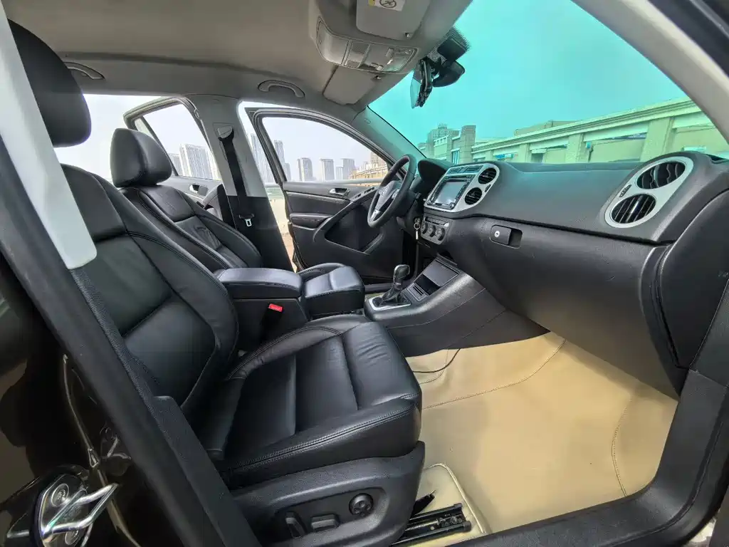 Tiguan 2015 1.8TSI automatic two-wheel drive comfort version купить на сайте DeffCars