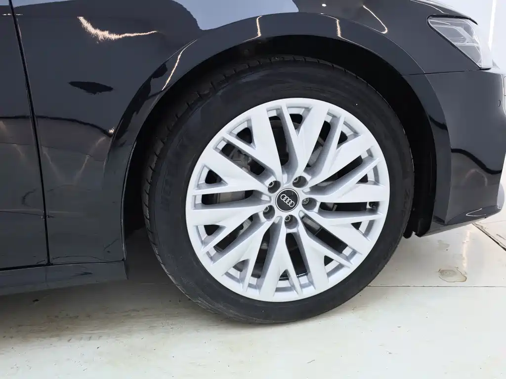 Audi A7L 2024 45TFSI S-line Dream Building Liquid Crystal Package купить на сайте DeffCars