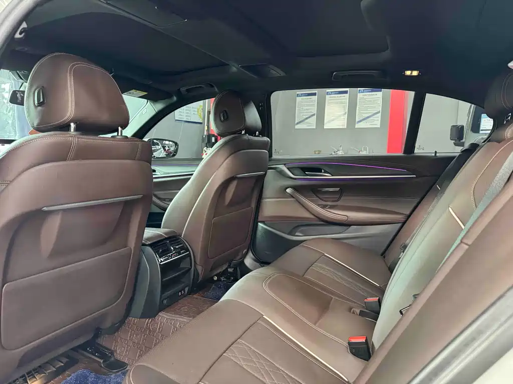 BMW 5 Series 2023 530Li Leading M Sports Package купить на сайте DeffCars