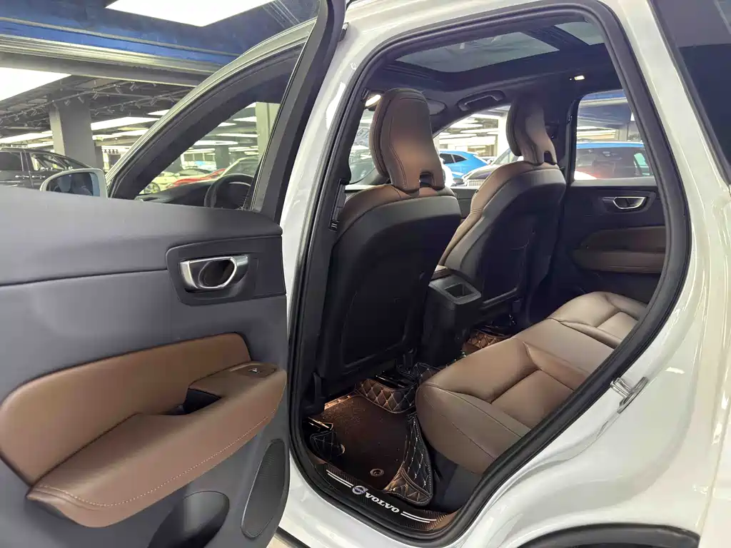 Volvo XC60 2024 B5 four-wheel drive Zhiyuan Deluxe Edition купить на сайте DeffCars