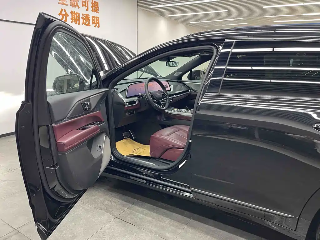 Cadillac XT5 2025 2.0T Platinum model купить на сайте DeffCars