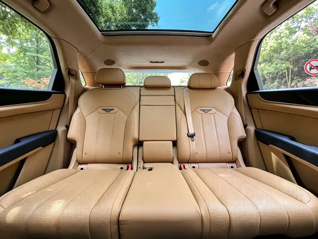 Bentayga 2024 4.0T V8 купить на сайте DeffCars