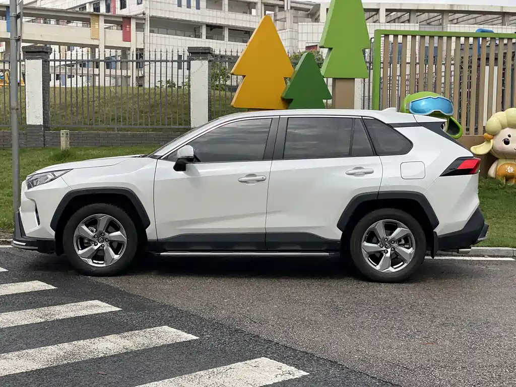 RAV4 Rongfang 2021 2.0L CVT two-wheel drive fashion PLUS version купить на сайте DeffCars