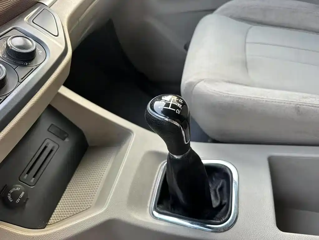 Lingzhi 2020 M5L 1.6L basic model 7 seats купить на сайте DeffCars
