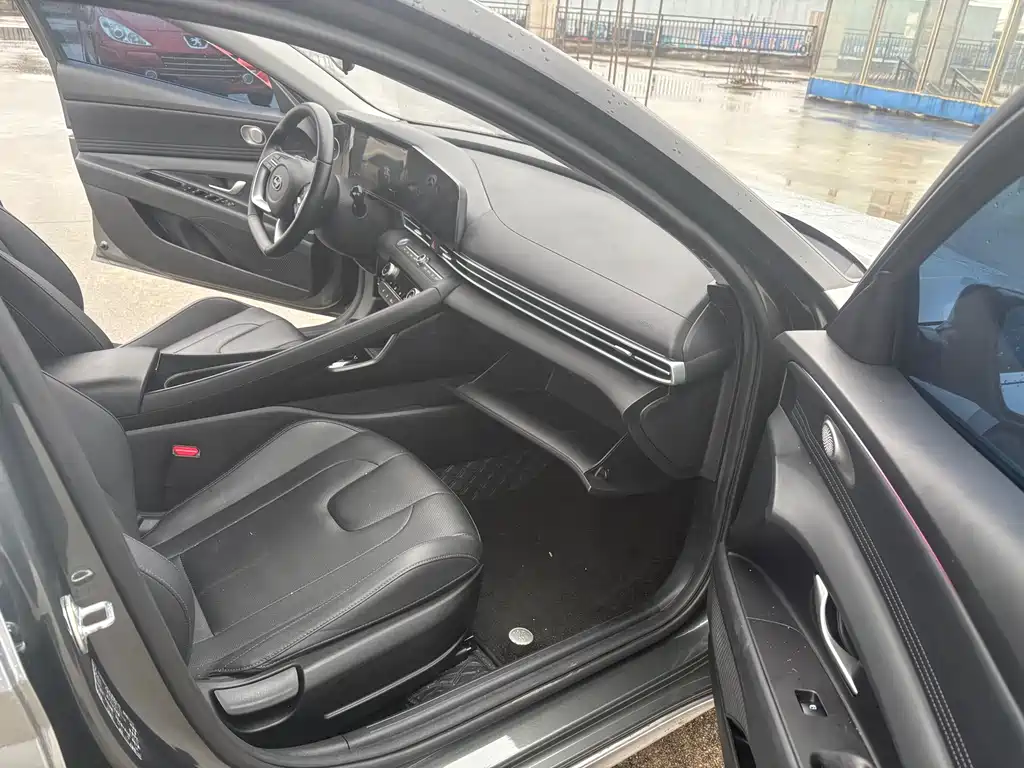 Elantra 2023 1.5L CVT LUX Premium Edition купить на сайте DeffCars