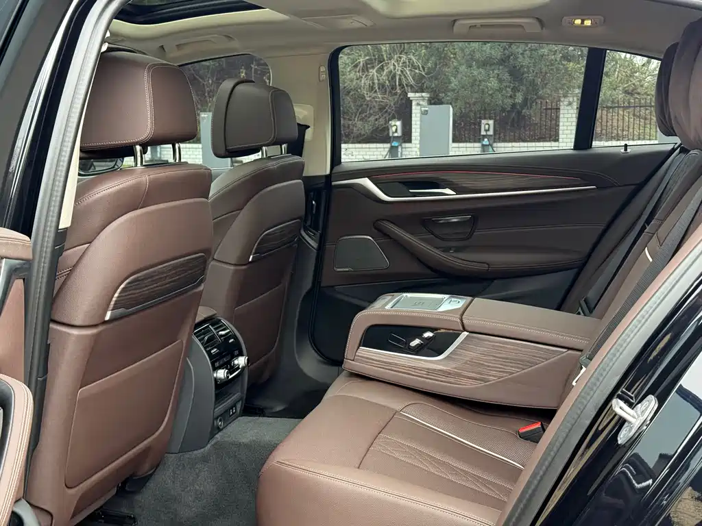 BMW 5 Series 2022 Facelift 2 530Li Exclusive Luxury Package купить на сайте DeffCars