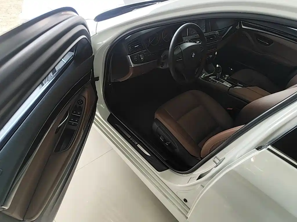 BMW 5 Series 2014 525Li Leading Model купить на сайте DeffCars