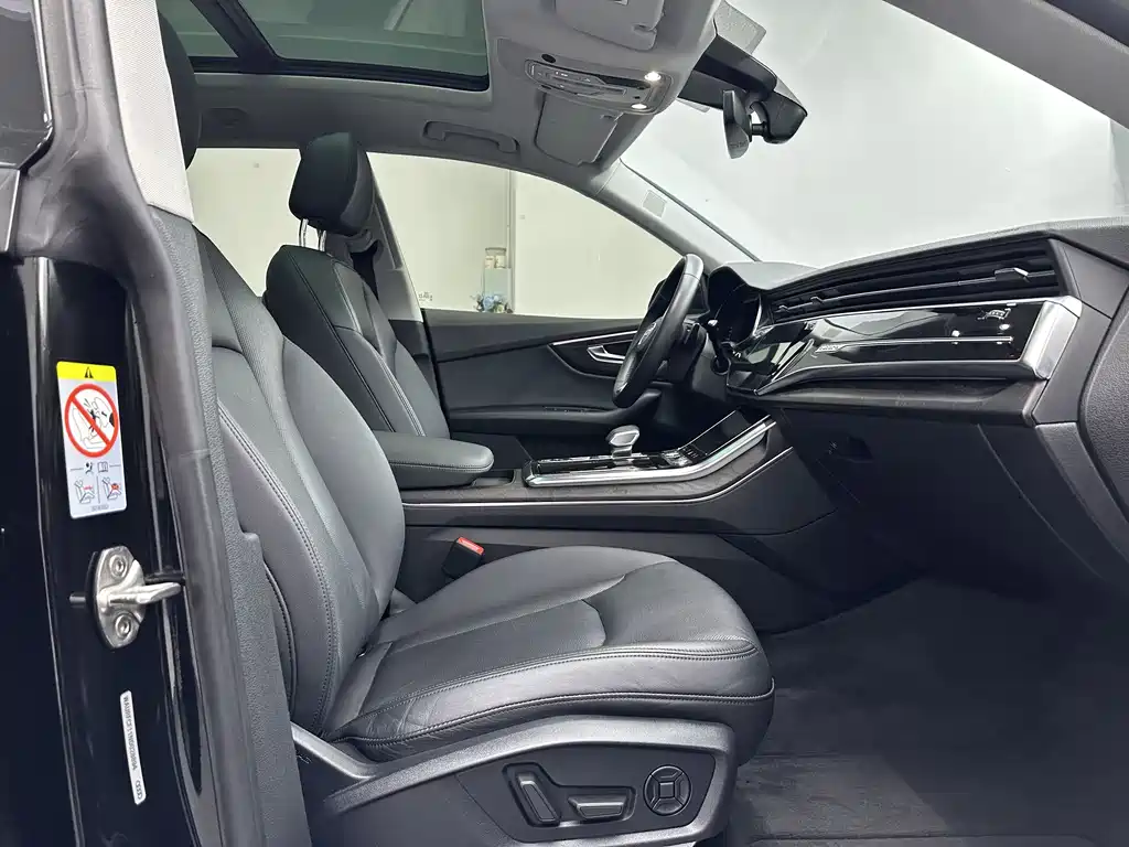 Audi Q8 2022 45 TFSI luxury and dynamic model купить на сайте DeffCars