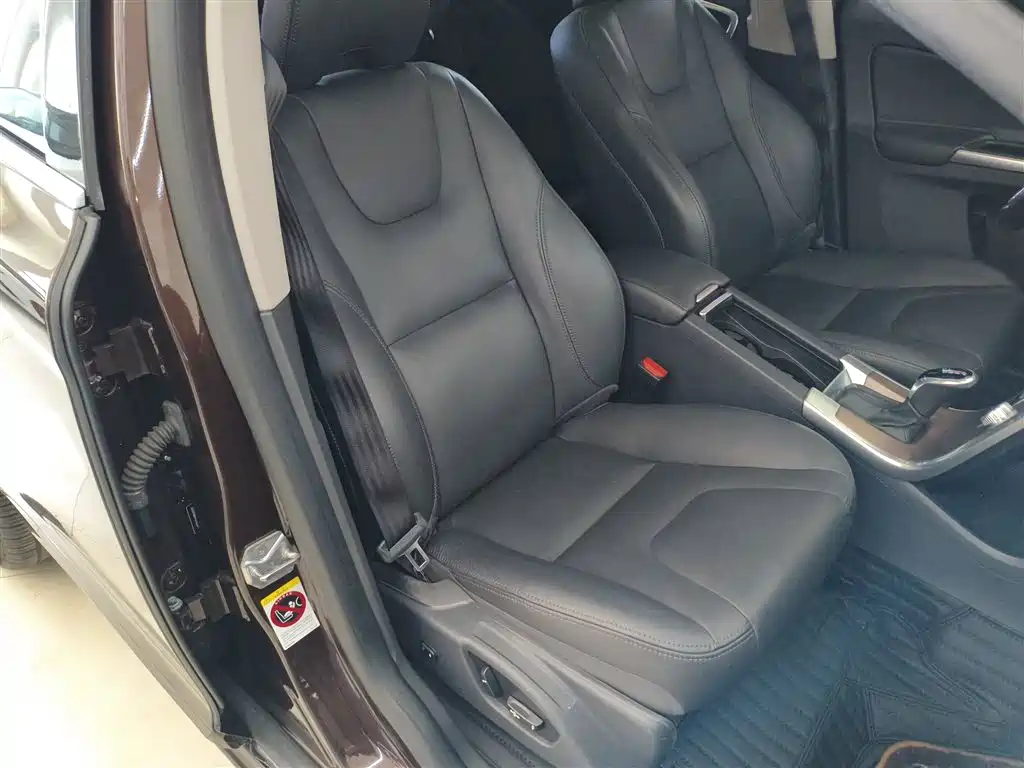 Volvo XC60 2017 T5 AWD Smart Edition купить на сайте DeffCars