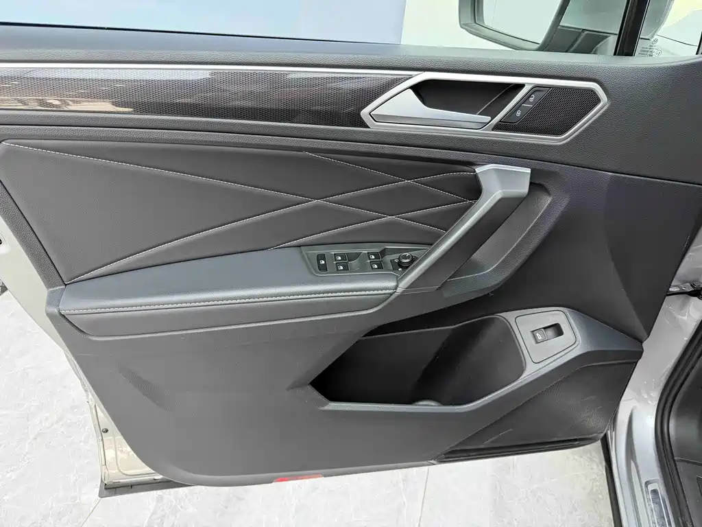 Tiguan L 2022 330TSI automatic two-wheel drive smart version купить на сайте DeffCars