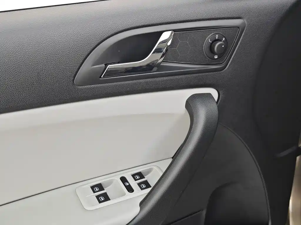 Yeti 2017 TSI280 DSG forward version купить на сайте DeffCars