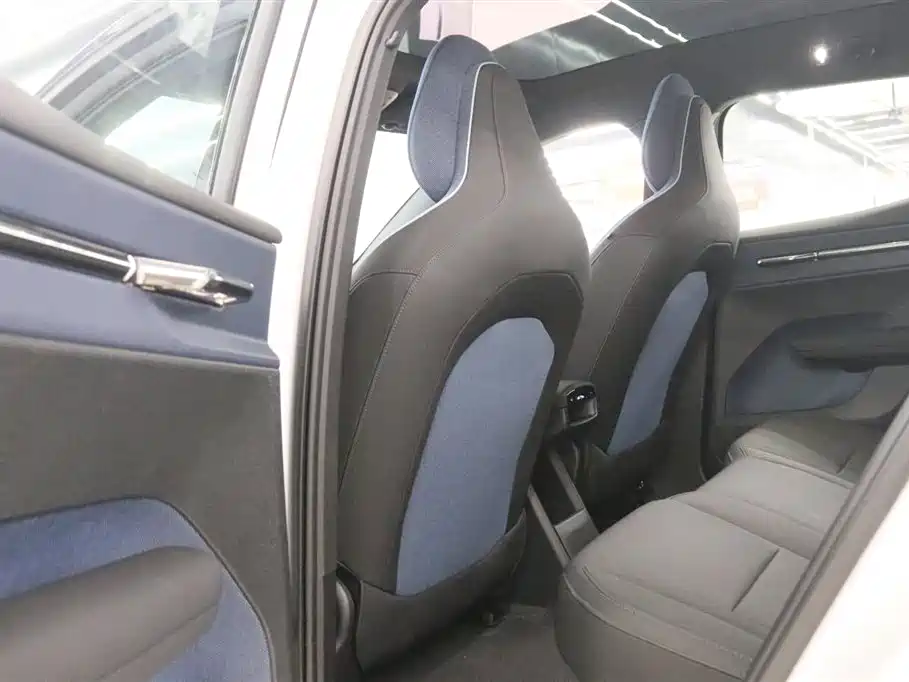 Volvo EX30 2025 rear drive long range version Plus купить на сайте DeffCars