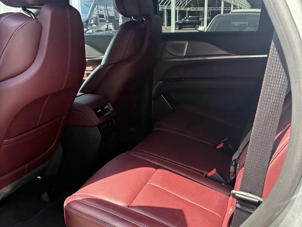 Cadillac XT5 2025款 2.0T 铂金型 купить на сайте DeffCars