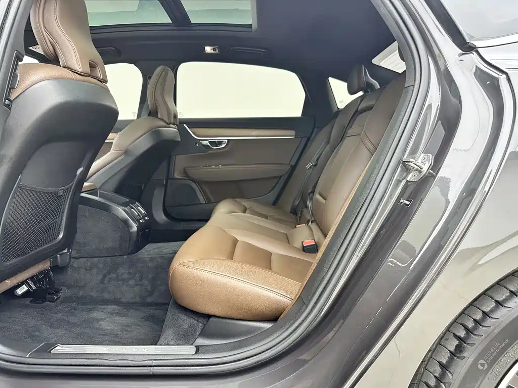 Volvo S90 2021 B5 Zhiyi Luxury Edition купить на сайте DeffCars