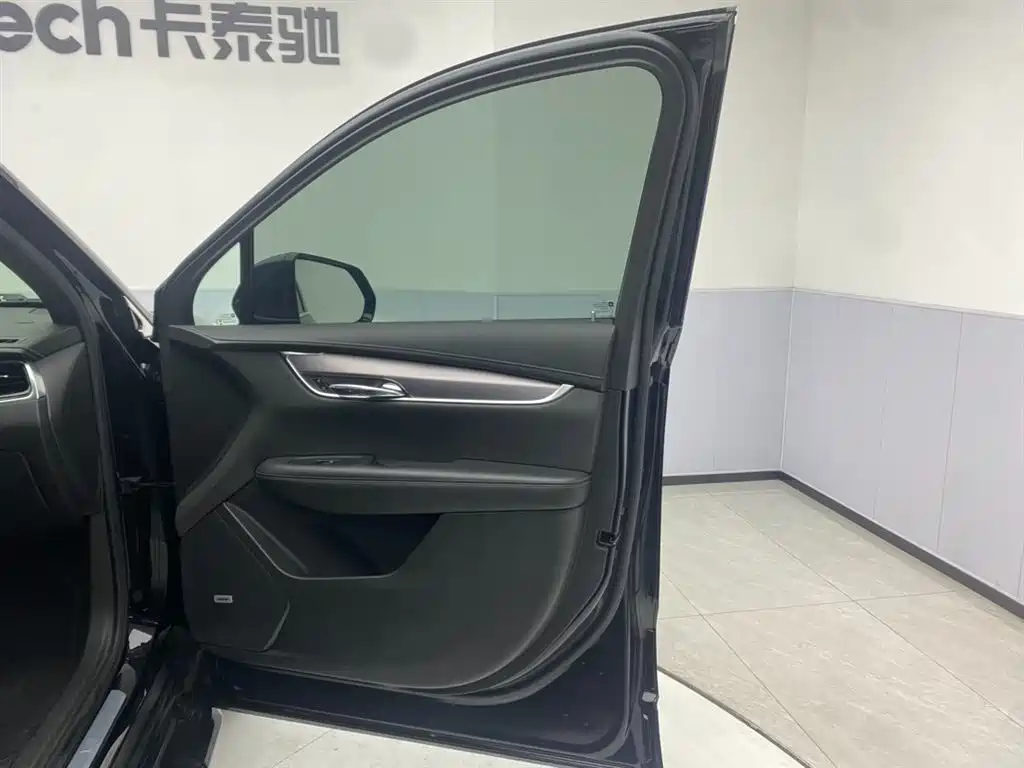 Cadillac XT6 2021 2.0T seven-seat two-wheel drive stylish model купить на сайте DeffCars