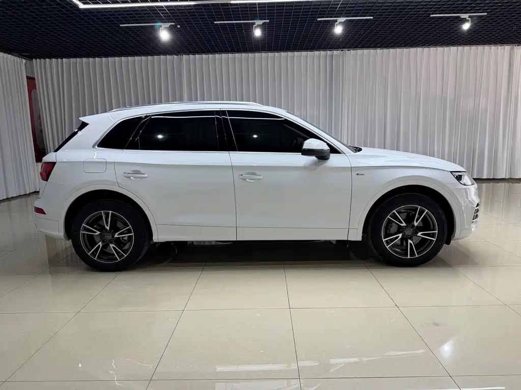 Audi Q5L 2020 facelift 40 TFSI enjoys fashionable style купить на сайте DeffCars