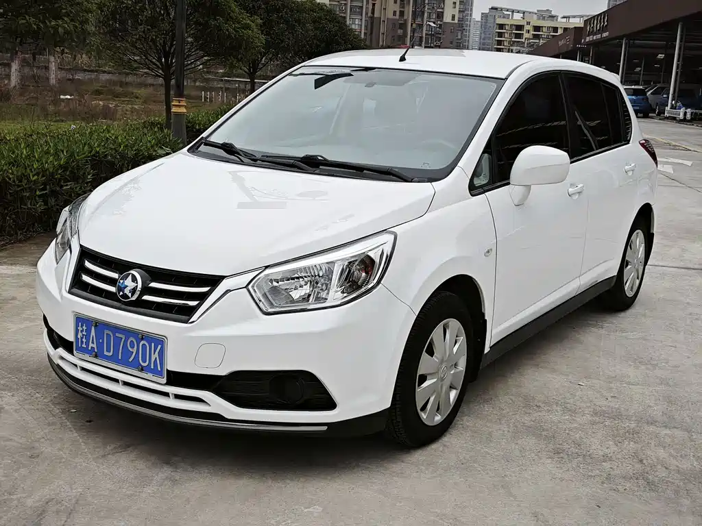 Venucia R50 2015 1.6L automatic fashion version купить на сайте DeffCars