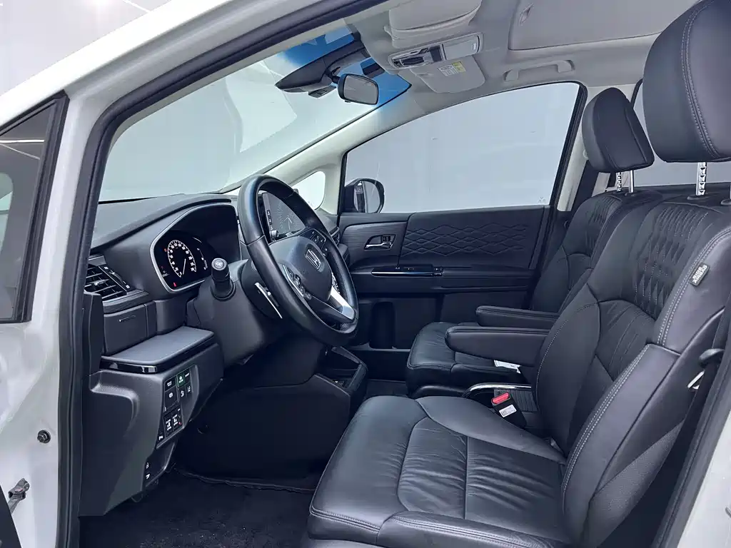Alison 2022 2.0L e:HEV Deluxe Edition купить на сайте DeffCars