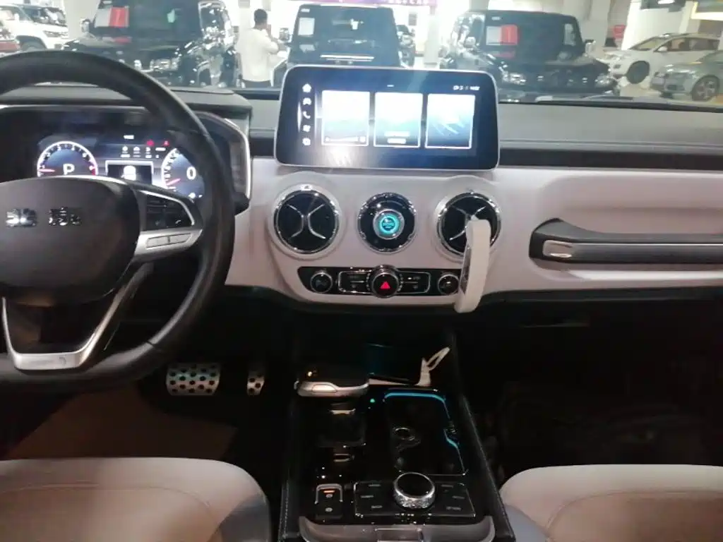 Beijing BJ40 2023 2.0T Automatic 4WD City Hunter Edition купить на сайте DeffCars