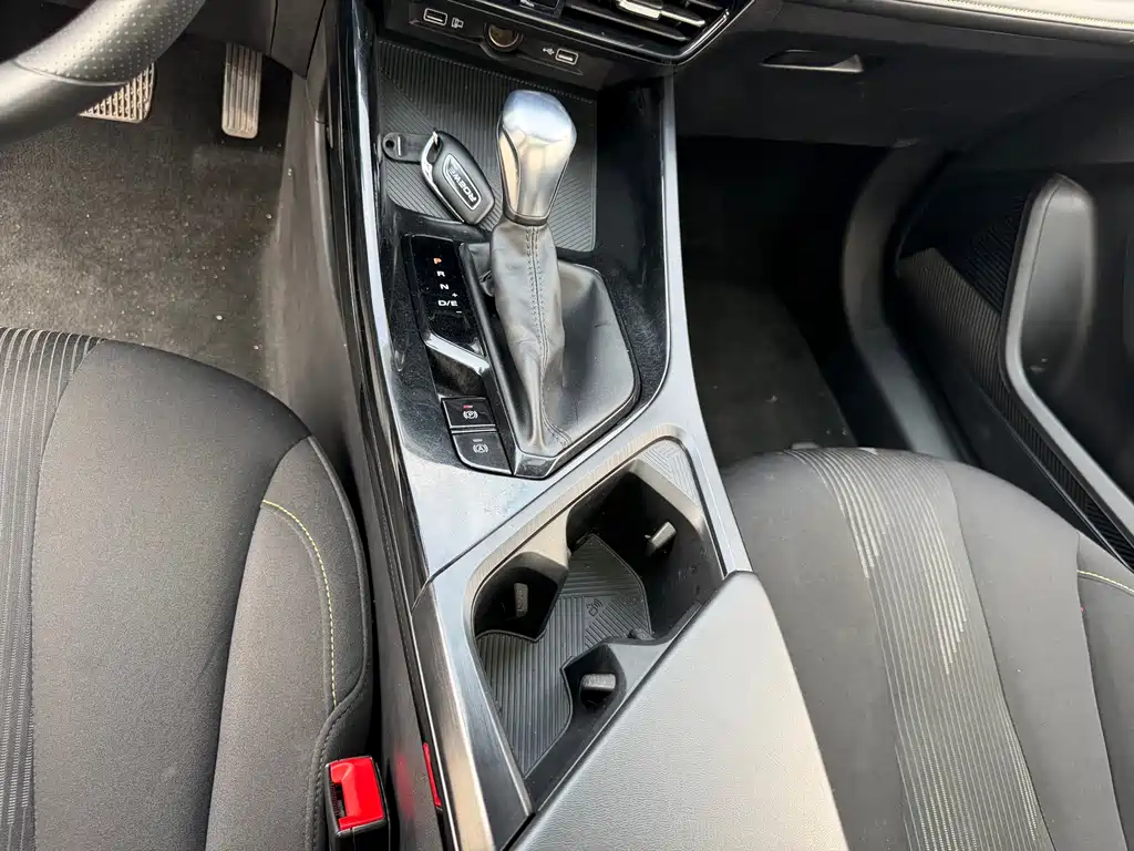 Roewe i5 2021 1.5L CVT Diamond Edition купить на сайте DeffCars