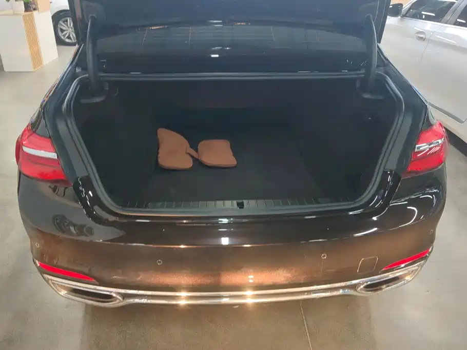 BMW 7 Series 2017 750Li xDrive Personalized Edition, five seats купить на сайте DeffCars