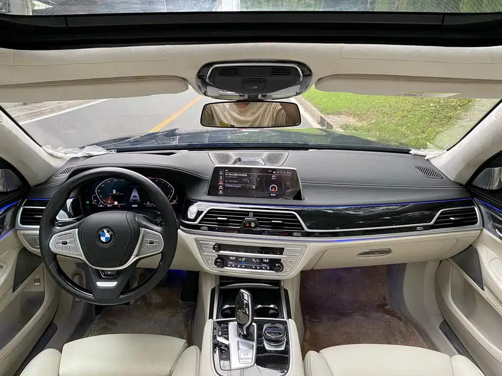 BMW 7 Series 2022 740Li xDrive Executive Luxury Package купить на сайте DeffCars