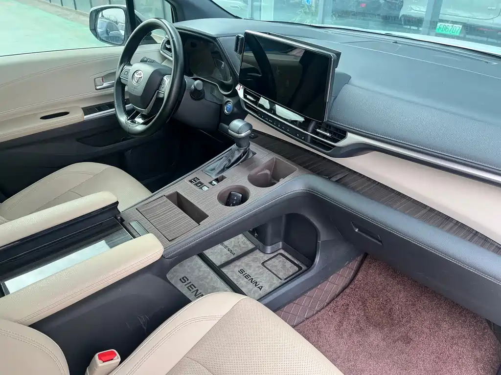 SIENNA 2023 2.5L Hybrid Premium Edition купить на сайте DeffCars