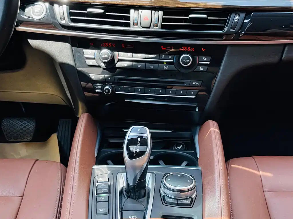 BMW X6 2015 xDrive35i Leading Model купить на сайте DeffCars