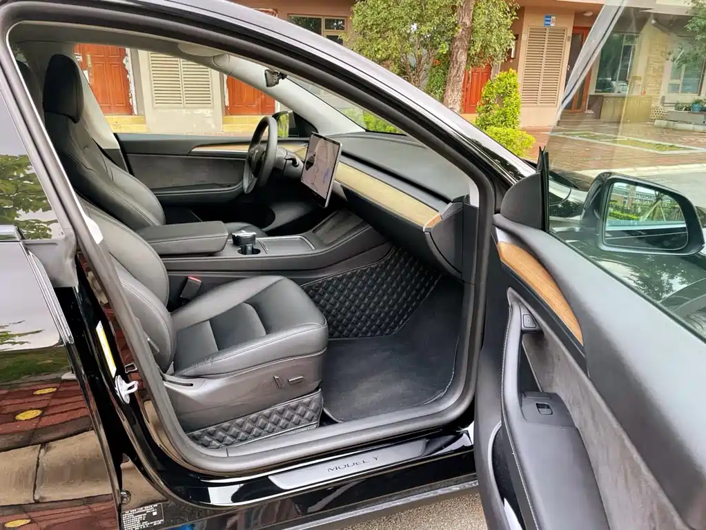 Model Y 2023 rear-wheel drive version купить на сайте DeffCars