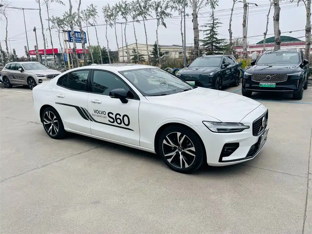 Volvo S60 2025 B5 Zhiya Sports Edition купить на сайте DeffCars