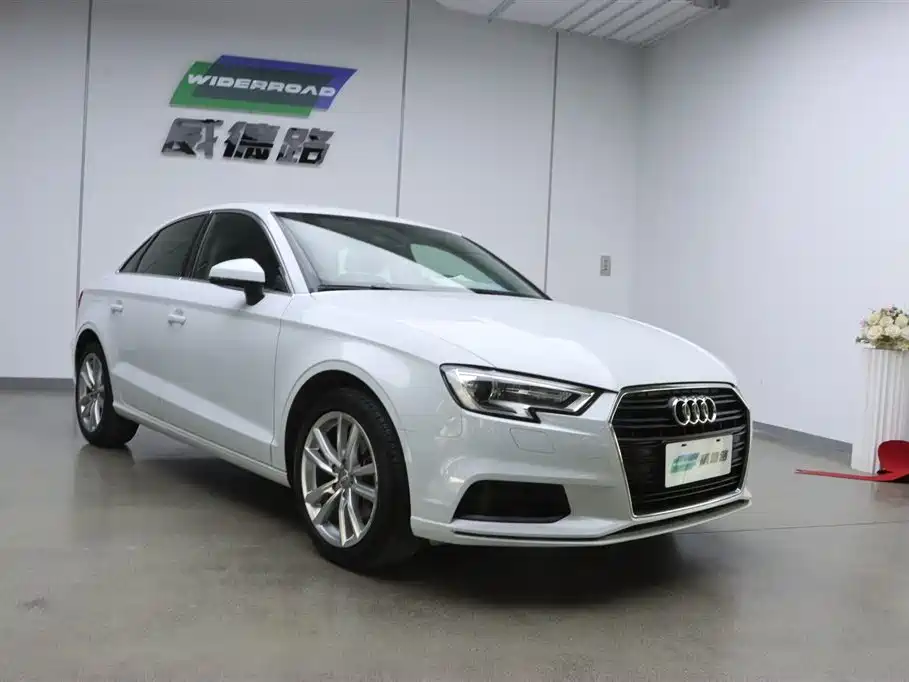 Audi A3 2018 30th Anniversary Limousine 35 TFSI Enterprising купить на сайте DeffCars