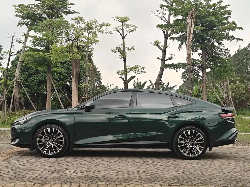 MG7 2023 2.0T Automatic Beauty Hunting Luxury Edition купить на сайте DeffCars