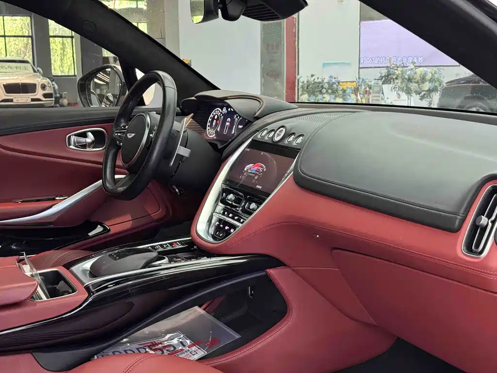 Aston Martin DBX 2023 3.0T STRAIGHT-SIX купить на сайте DeffCars