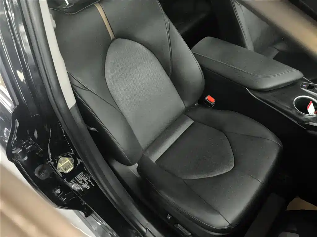 Camry 2021 2.5G Deluxe Edition купить на сайте DeffCars