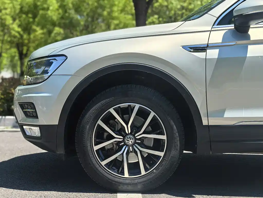 Tiguan L 2017 330TSI automatic two-wheel drive luxury version купить на сайте DeffCars