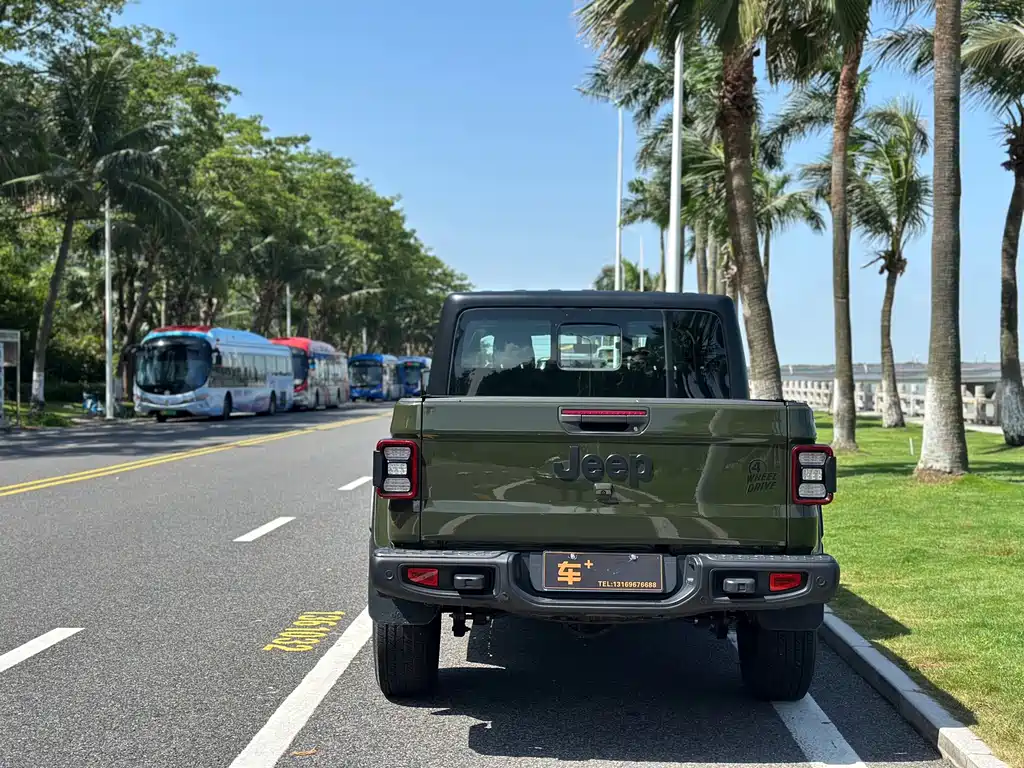 Gladiator 2023 3.6L Overland купить на сайте DeffCars