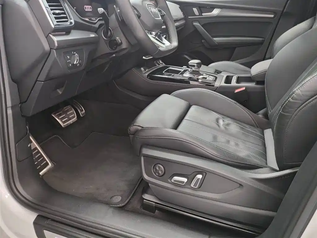 Audi Q5L 2024 40 TFSI luxury and dynamic model купить на сайте DeffCars