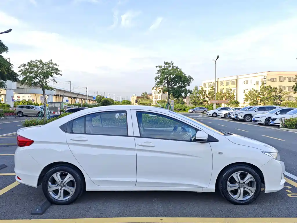 Fengfan (City) 2017 1.5L CVT Comfort Edition купить на сайте DeffCars