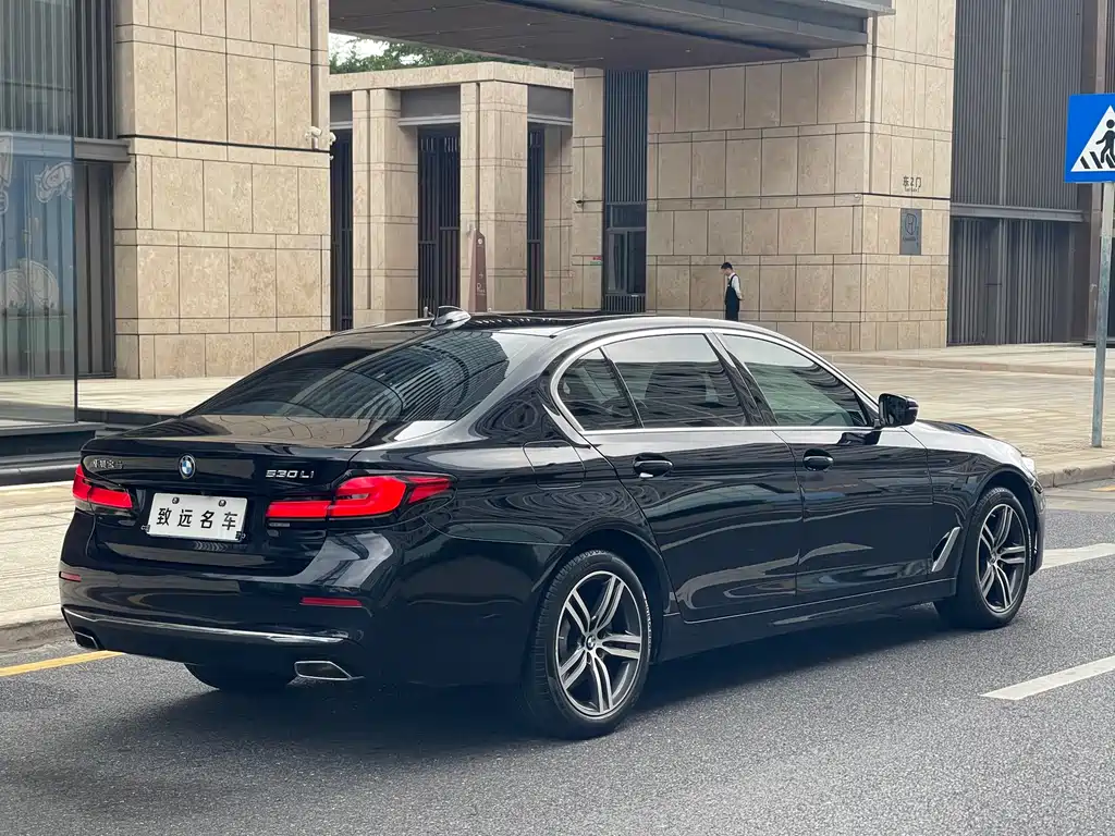 BMW 5 Series 2022 530Li Leading Luxury Package купить на сайте DeffCars