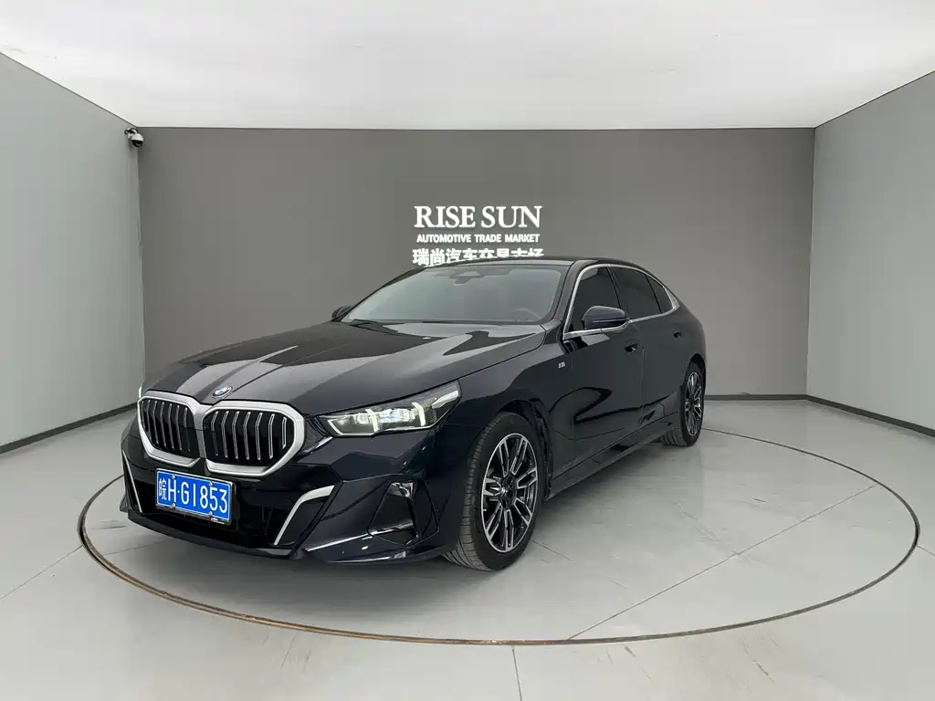 BMW 5 Series 2024 530Li Leading M Sports Package купить на сайте DeffCars