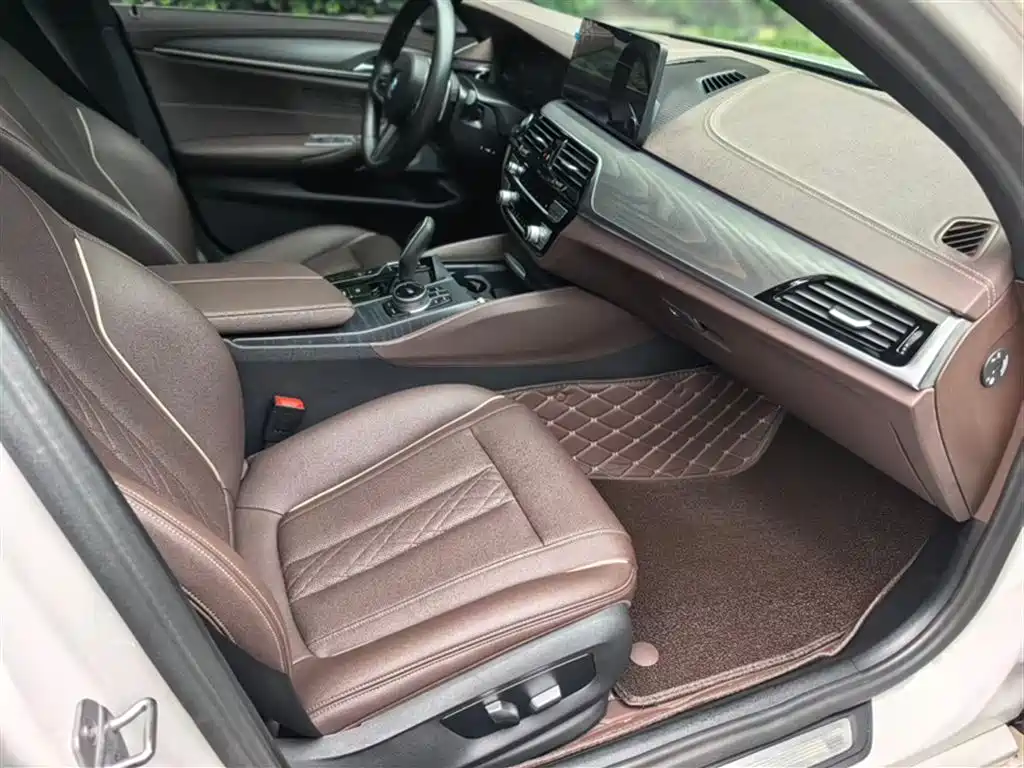 BMW 5 Series 2021 530Li Leading M Sports Package купить на сайте DeffCars